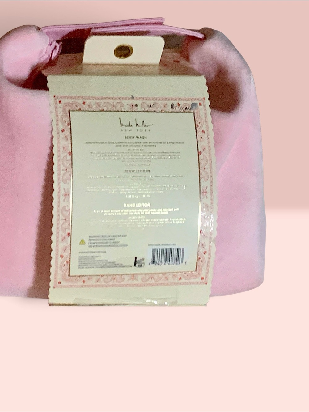 Nicole Miller New York "Strawberries & Vanilla" Shower Kit with Plush Bonus Bag - Picture 3 of 5